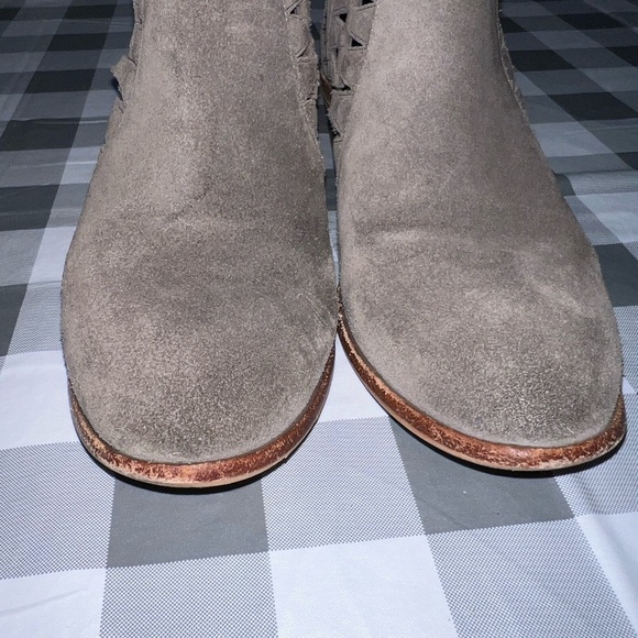 Vince Camuto ankle boots size 7​ - Picture 11 of 11